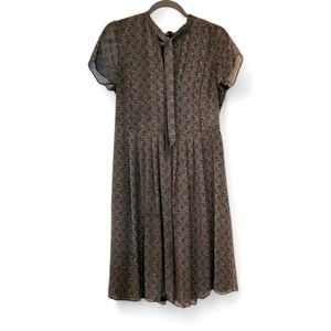 "🍂 Fall Sale 3/$15 🍁 Ann Taylor Chevron Print Dress with Neck Tie